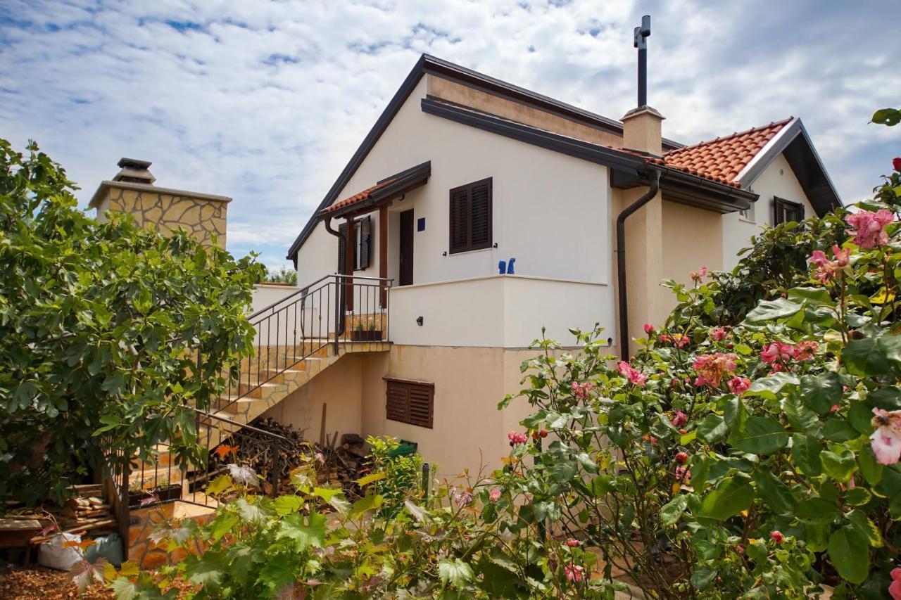 Kaprije Apartmani Tina I Ena Εξωτερικό φωτογραφία