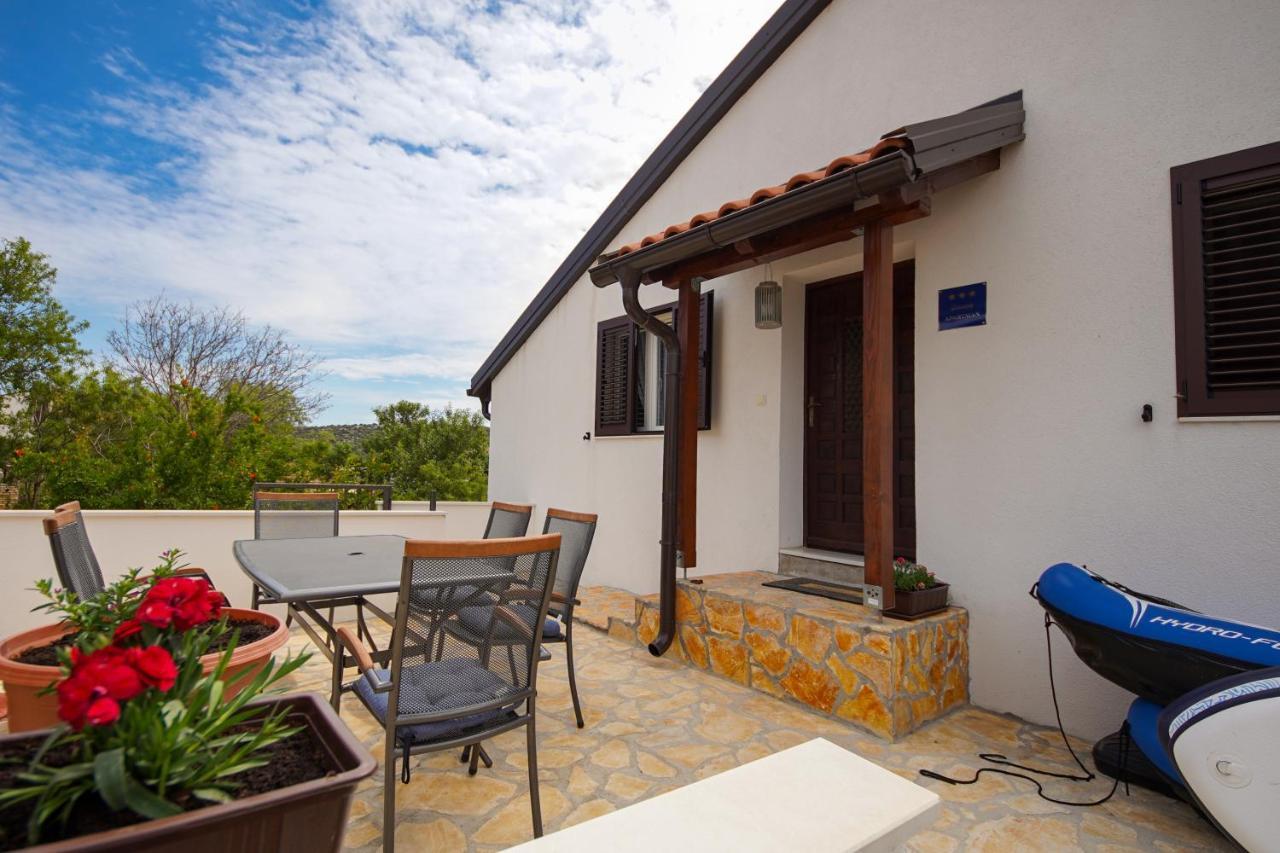 Kaprije Apartmani Tina I Ena Εξωτερικό φωτογραφία