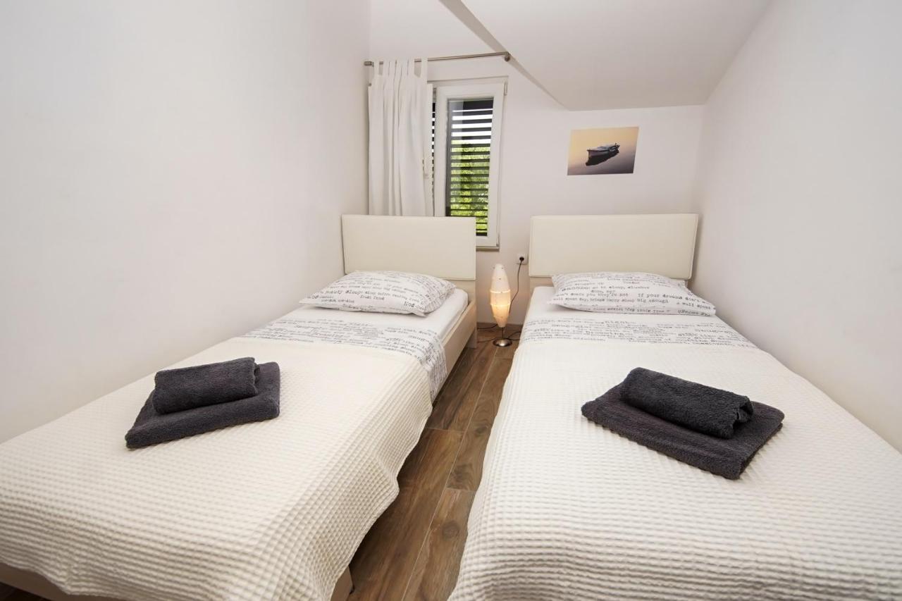 Kaprije Apartmani Tina I Ena Εξωτερικό φωτογραφία