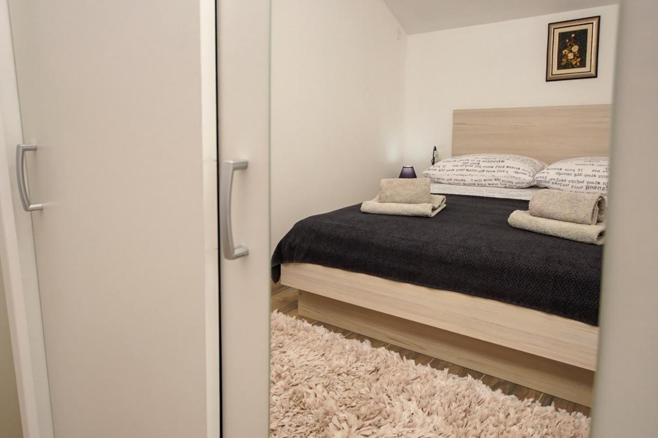 Kaprije Apartmani Tina I Ena Εξωτερικό φωτογραφία