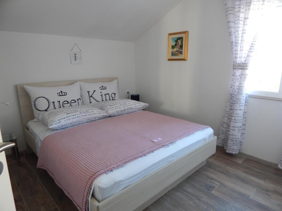 Kaprije Apartmani Tina I Ena Εξωτερικό φωτογραφία