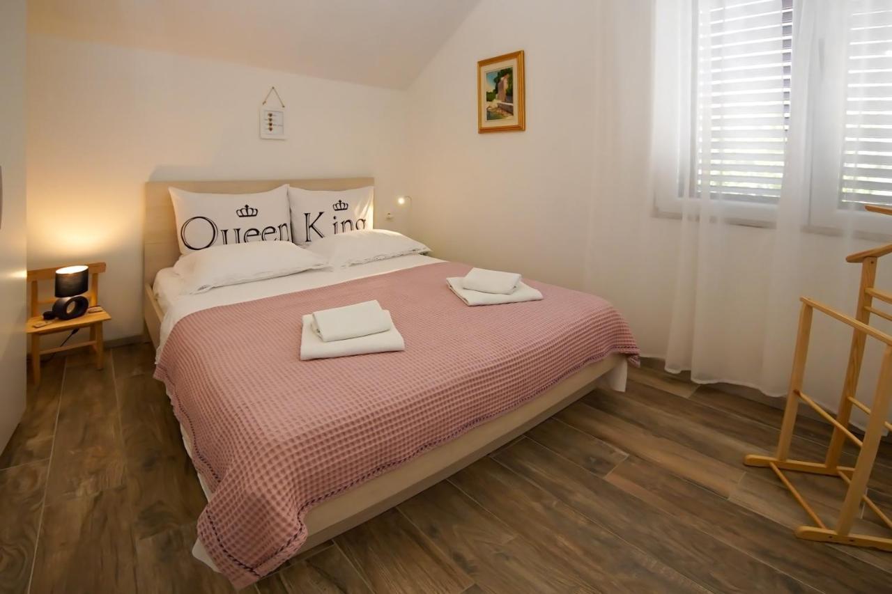 Kaprije Apartmani Tina I Ena Εξωτερικό φωτογραφία