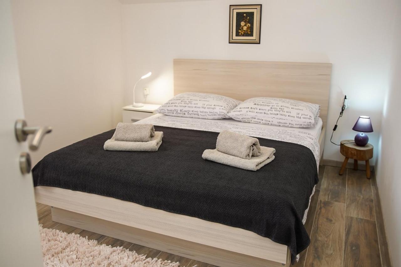 Kaprije Apartmani Tina I Ena Εξωτερικό φωτογραφία